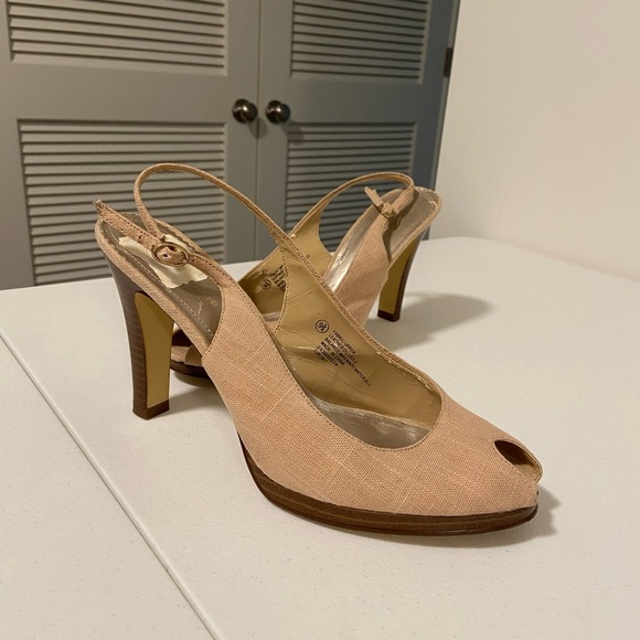 Isaac Mizrahi tan peep toe heels‎ — size 9.5 - Picture 1 of 8
